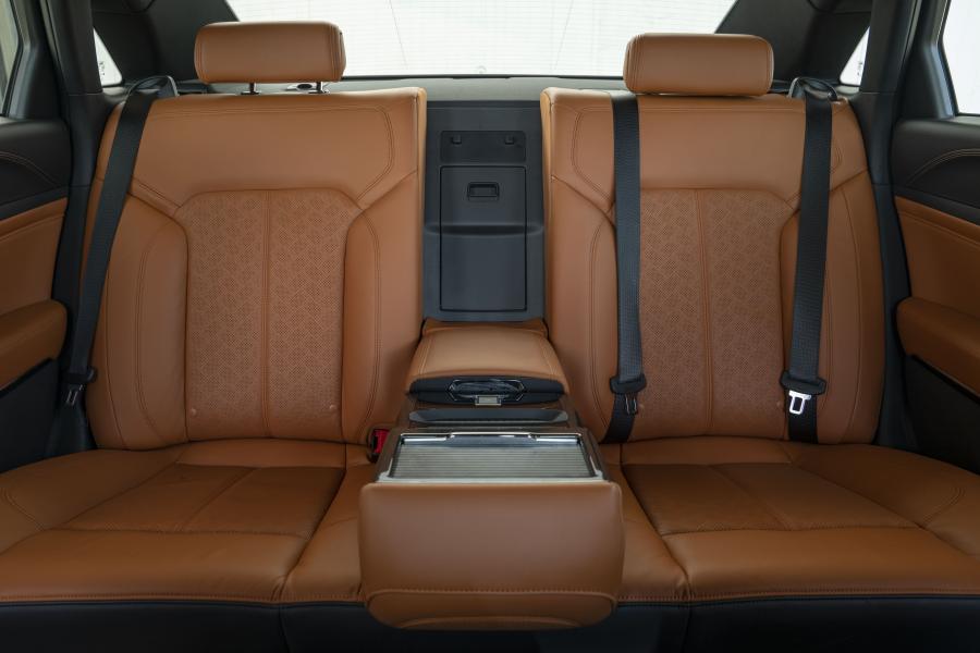 Интерьер Ford Taurus Titanium 2019 года  (UAE) (фото 7 из 10)